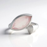 Anello in argento con Quarzo Rosa