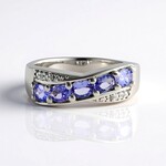 Anello in argento con Tanzanite