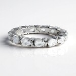 Anello in argento con Petalite