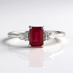 Anello in argento con Rubino Bemainty