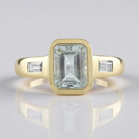 Anello in oro con Acquamarina Brasiliana