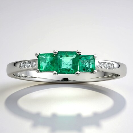 Anello in oro con Smeraldo Zambia AAA