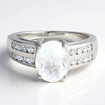 Anello in argento con Petalite