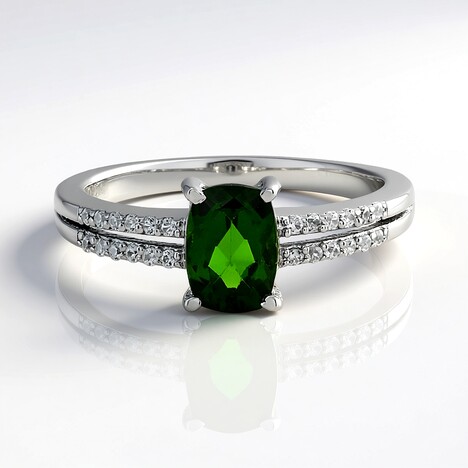 Anello in argento con Diopside Russo