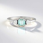 Bague en argent et Émeraude de couleur Paraiba