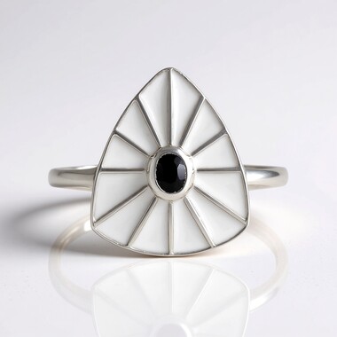 Pierścionek ze srebra rodowanego - Spinel czarny (MONOSONO COLLECTION)