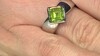 Anillo en plata con Peridoto de Arizona