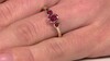 Gouden ring met een roze spinel