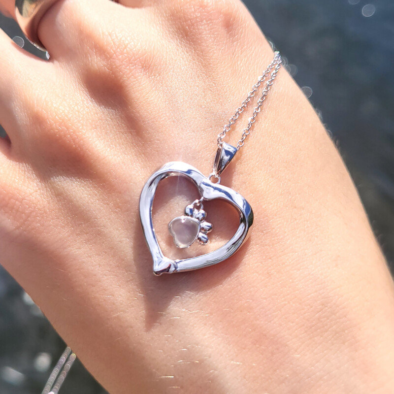 Zilveren halsketting met een witte maansteen