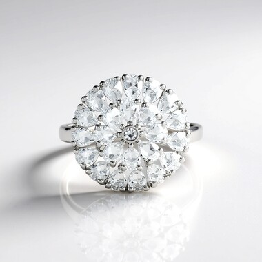 Zilveren ring met witte topaasstenen