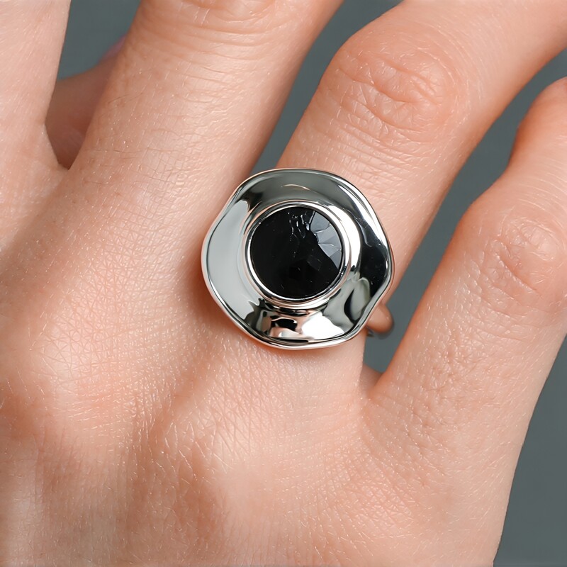 Zilveren ring met een Aletai meteoriet