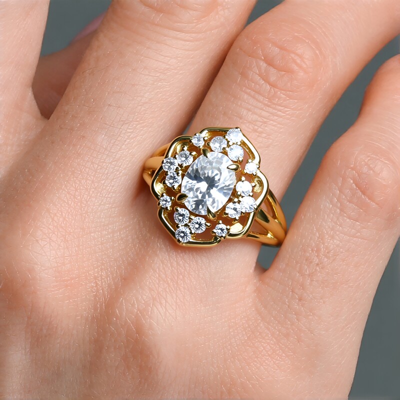 Anillo en oro con Zircón