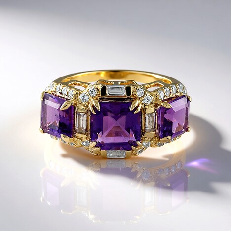 Anello in oro con Ametista Siberiana (Adela Gold)