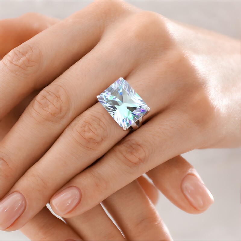 Anello in argento con Quarzo Mistico