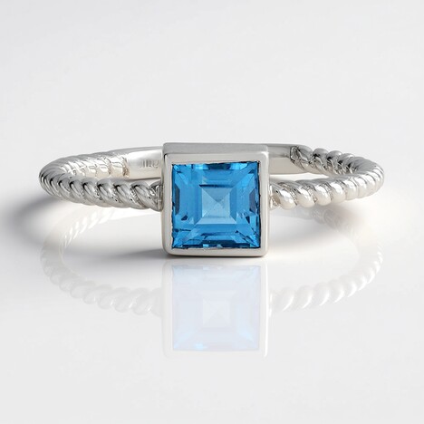 Bague en argent et Topaze bleu Suisse