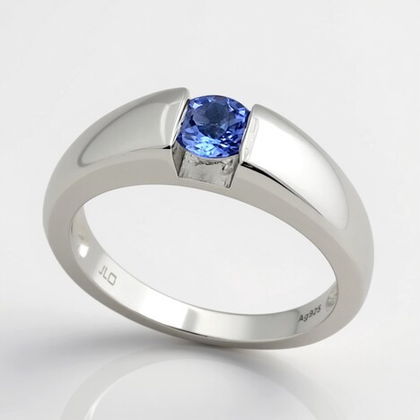 Anello in argento con Tanzanite