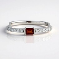Zilveren ring met een Tanzania robijn (de Melo Essence)