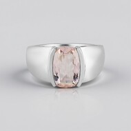 Anillo en oro con Morganita de Madagascar