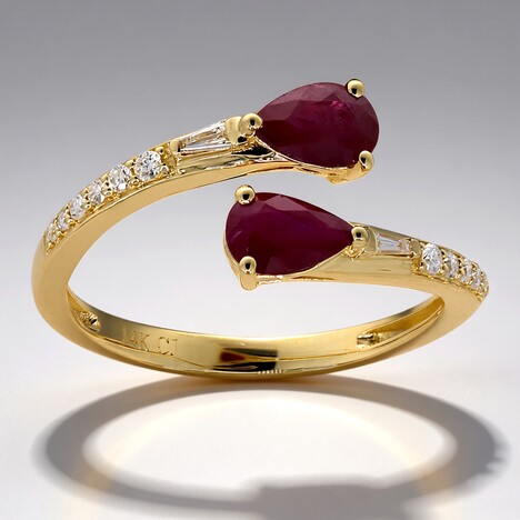 Anello in oro con Rubino Mozambico AAA (CIRARI)