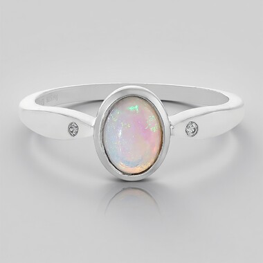 Anillo en plata con Ópalo de Welo