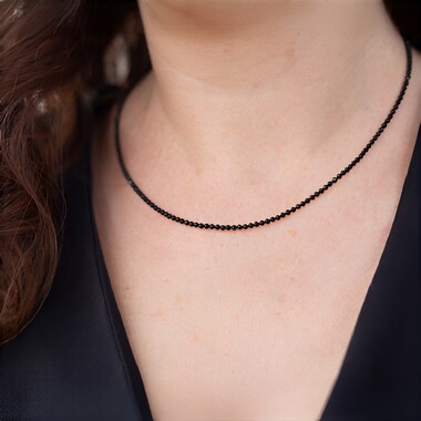 Collar en plata con Espinela negra