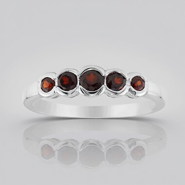 Anillo en plata con Granate de Mozambique