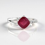 Anello in argento con Rubino del Madagascar