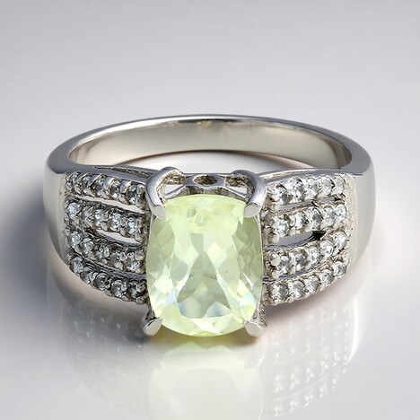 Anello in argento con Ortoclasio