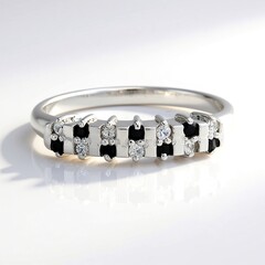 Anello in argento con Zaffiro Bianco e Spinello Nero