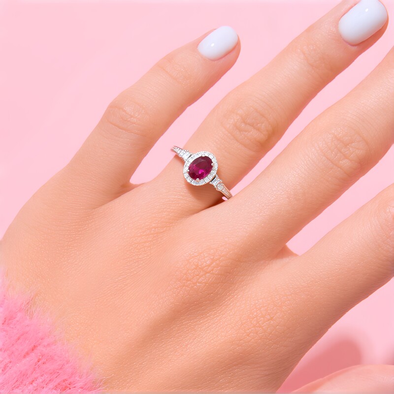 Anillo en oro con Rubí de Mozambique AAA (CIRARI)