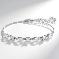 Zilveren armband met witte topaasstenen