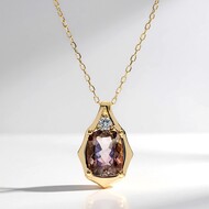 Collar en oro con Piedra del sol de Oregón (CIRARI)