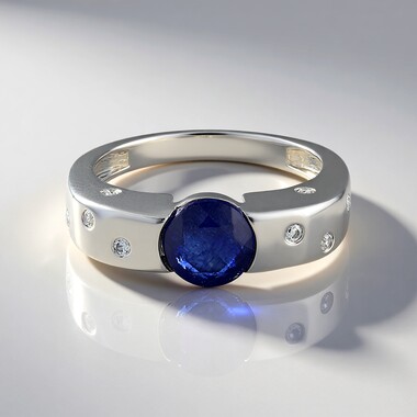 Zilveren ring met een Madagaskar Blauwe Saffier (de Melo)