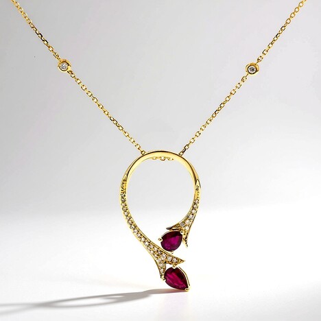 Collana in oro con Rubino Mozambico AAA