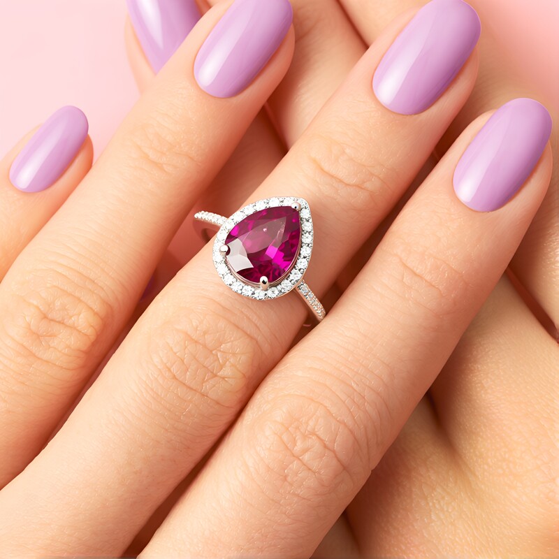 Zilveren ring met een Bemainty robijn