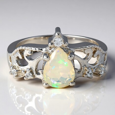 Anello in argento con Opale di Welo