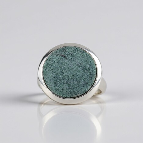 Anello in argento con Fuchsite (dagen)