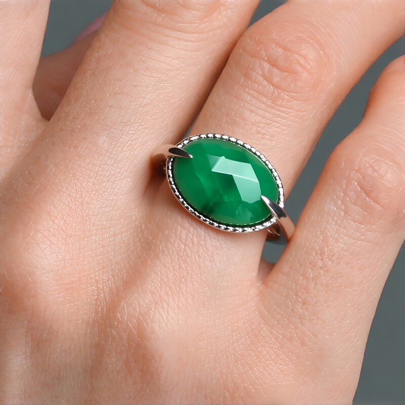 Anello in argento con Onice Verde