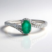 Anillo en oro con Esmeralda de Zambia AAA (CIRARI)