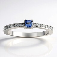 Anillo en plata con Zafiro azul Ceylon