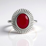 Anillo en plata con Calcedonia frambuesa