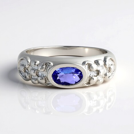 Anello in argento con Tanzanite