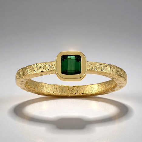 Anello in oro con Tormalina Verde di Benedito (Adela Gold)