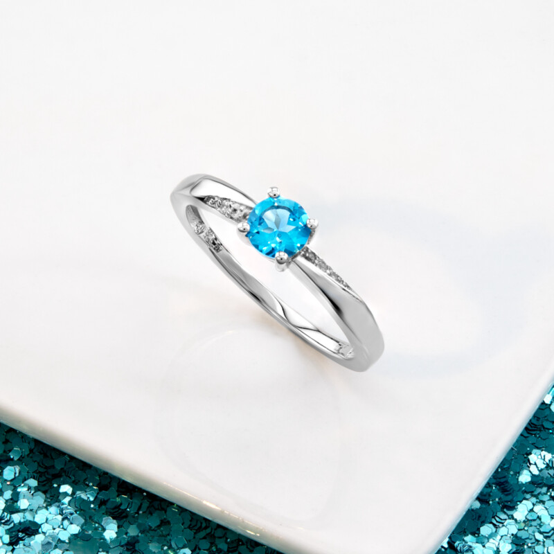 Anillo en plata con Topacio de Marambaia