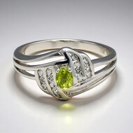 Zilveren ring met een Mantsjoerische peridoot