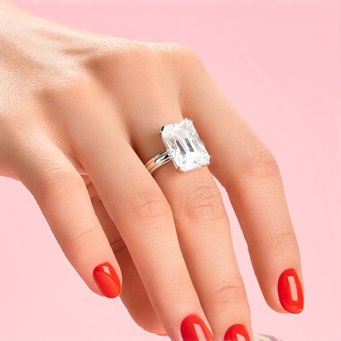 Zilveren ring met een witte kwarts (de Melo Essence)