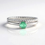 Anello in argento con Smeraldo Russo (Adela Silber)