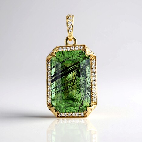 Ciondolo in oro con Peridoto con Ludwigite (de Melo)