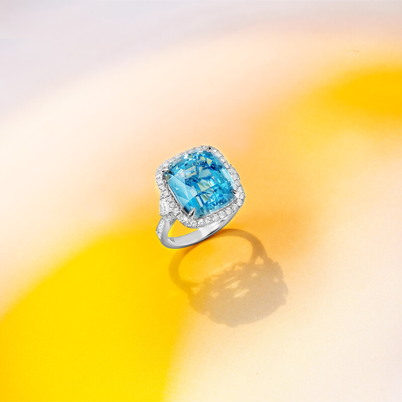 Gouden ring met een AAA Braziliaanse Aquamarijn (AMAYANI)