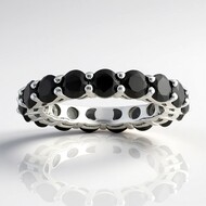 Zilveren ring met zwarte spinelstenen